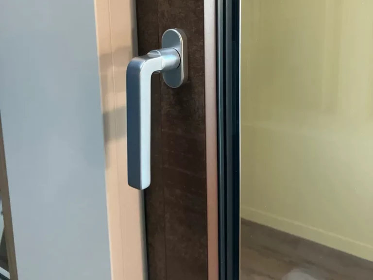 détail de poignée de fenêtre moderne