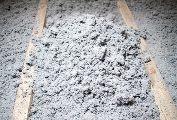 Artim Menuisier Cholet Isolation Combles Ouate outate de cellule dans des combles perdus isolés par ARTIM à Beaupréau