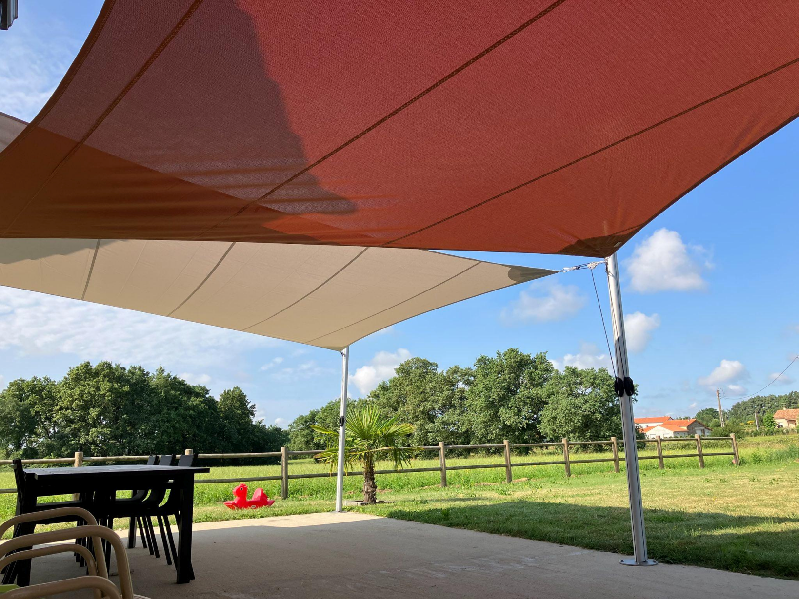 Artim Menuisier Cholet Voile Ombrage Choletvoile Ombrage Beaupreau Voile d’ombrage sur mesure à Beaupréau, création d’un espace ombragé pour terrasse et jardin – ARTIM